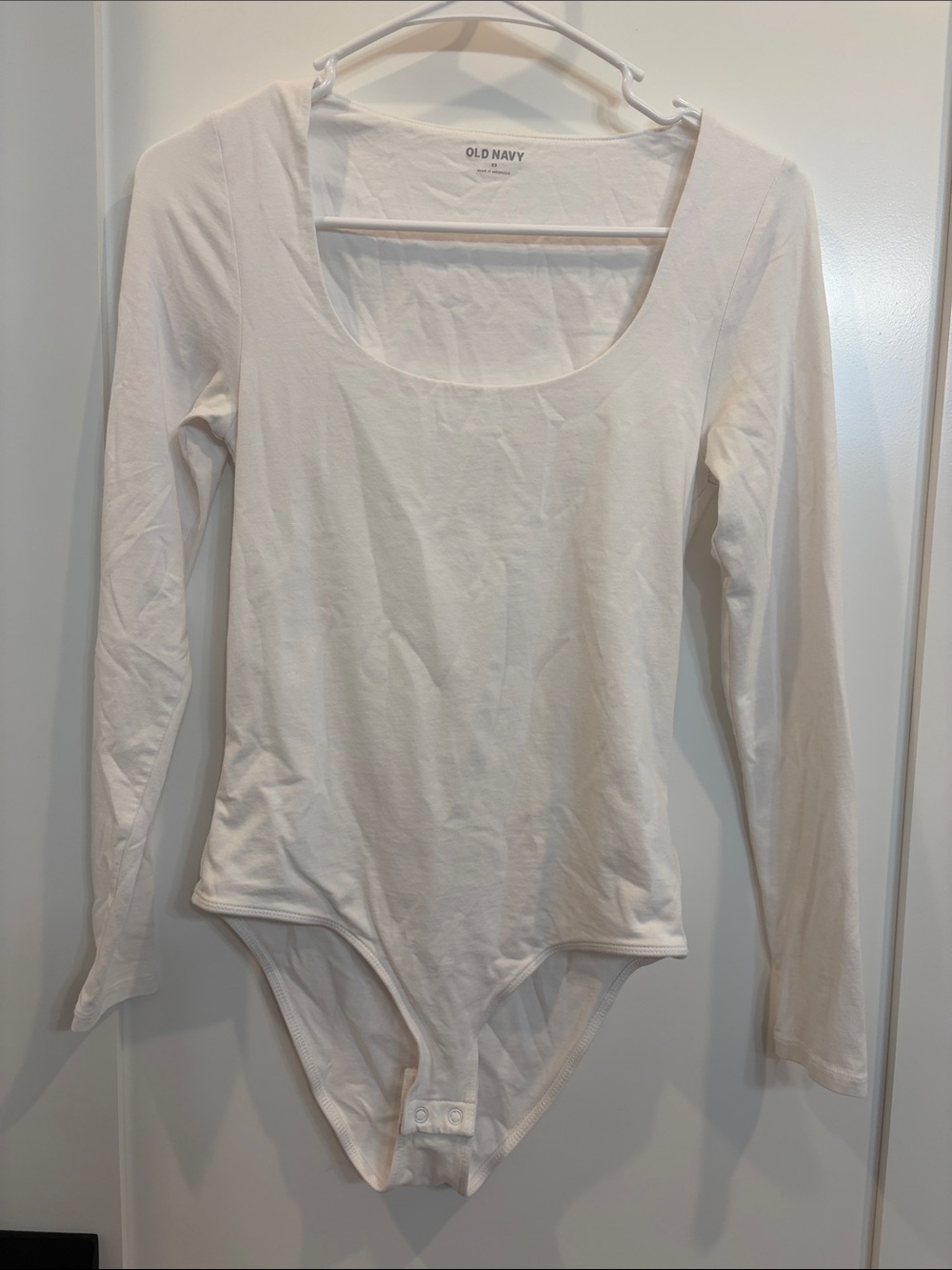 Old Navy White Long Sleeve Scoop Neck Bodysuit with Snap Bottom